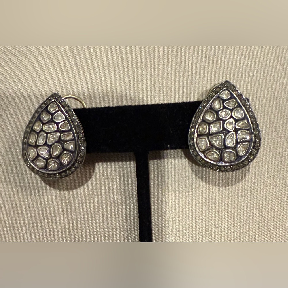 Teardrop shaped earrings